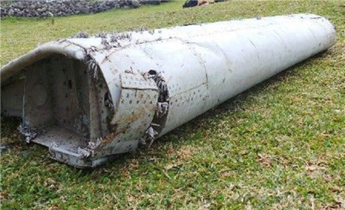 印度洋岛屿发现疑似 MH370残骸  - 周末画报