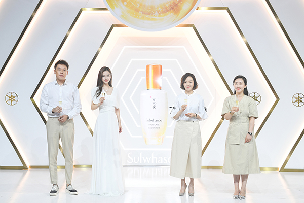 雪花秀大中华区品牌代言人angelababy,雪花秀中国品牌总经理何颖女士