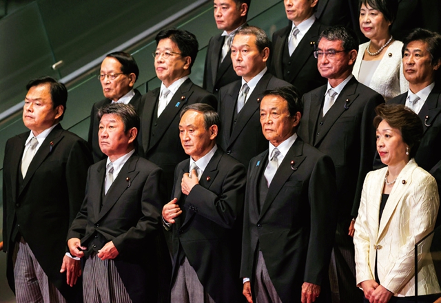 2020年9月,日本新任首相菅义伟在首相官邸举行首次内阁会议