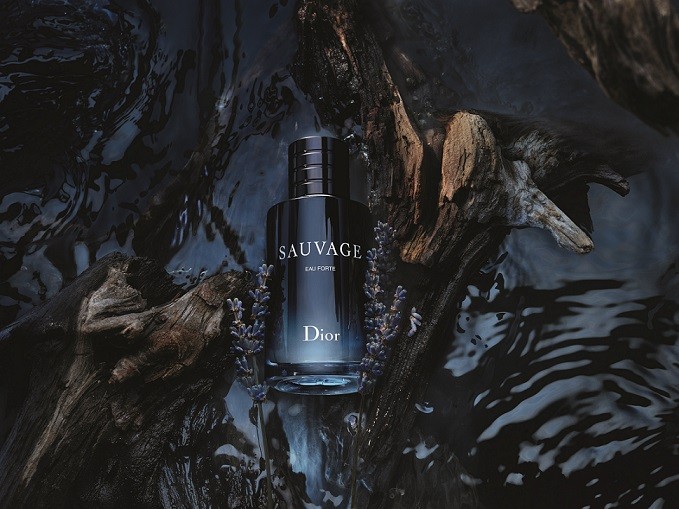 F094_SAUVAGE_EAU_FORTE_24_P06E_Pack_Ingredient_L4_F39.jpg