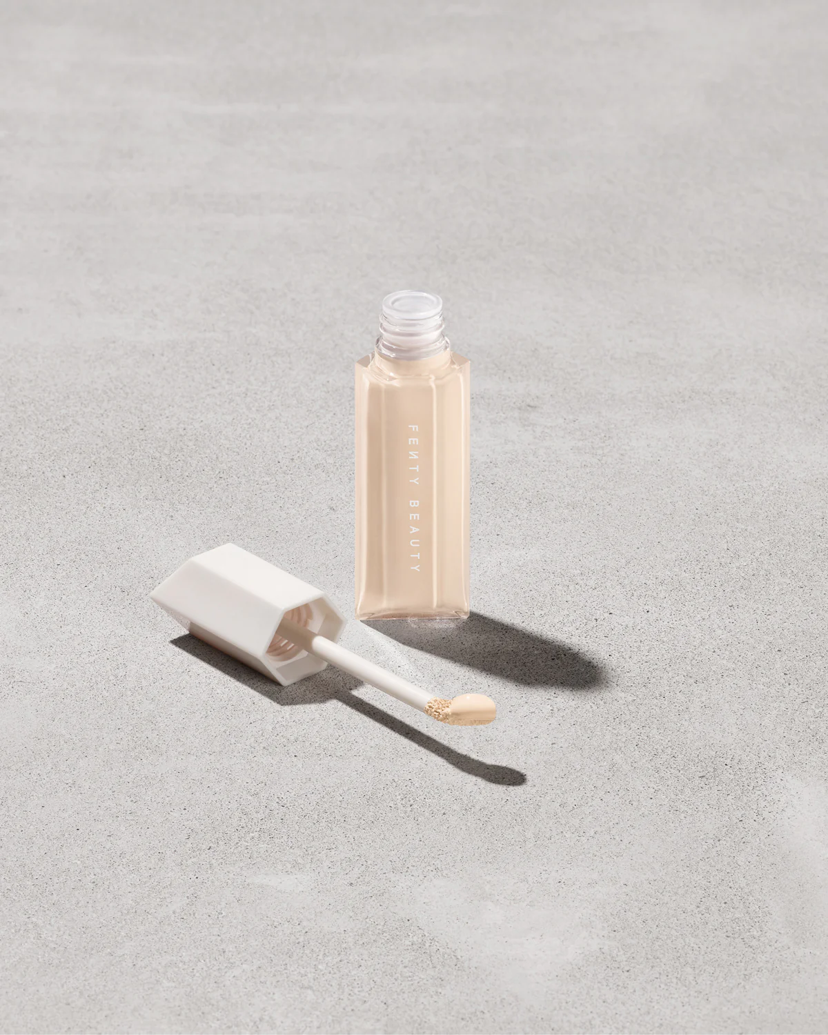 01 FENTY BEAUTY饰均力敌水润持妆遮瑕乳.png
