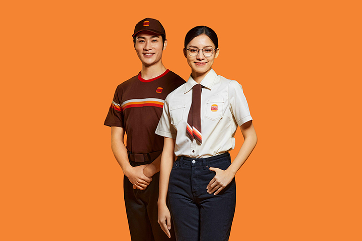 汉堡王全新升级的员工工作服及食品包装